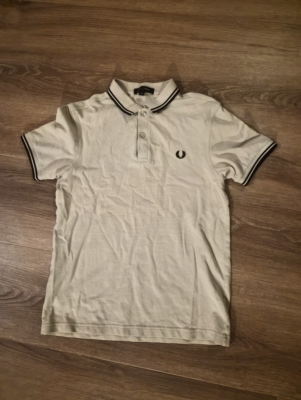 Fred Perry Classic Short-Sleeve Polo Shirt in Light Cream with Contrast Trim Med